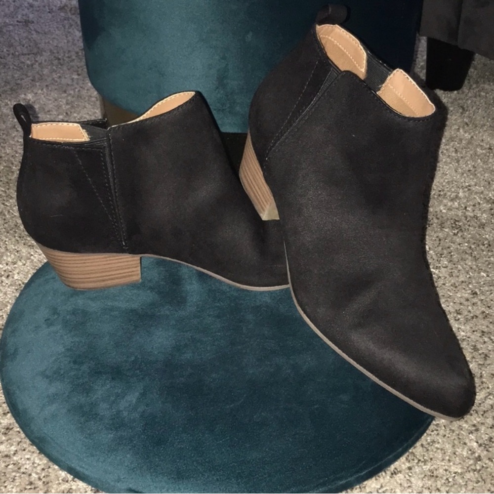 ‼️ISO‼️ Old Navy Black Suede Booties Sz 9